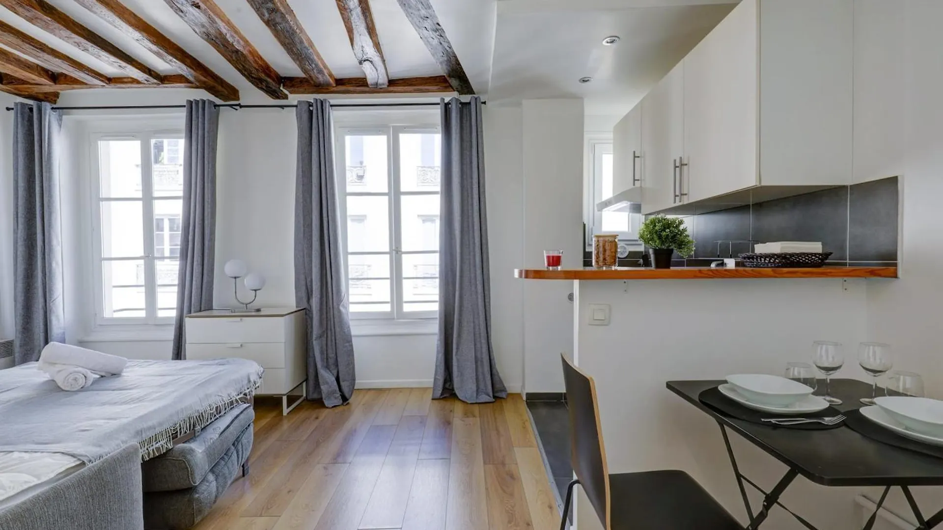 Apartment Le Marais Republique - Cityapartmentstay Paris